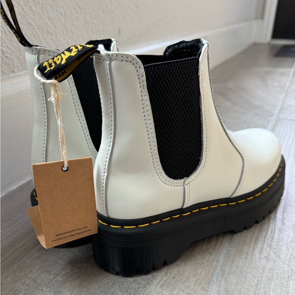 New with tags 2976 Chelsea platform boots. White size 7